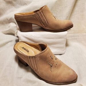 Earth Slide Shoe Taupe Suede 2" Stacked Block Heel Silver Studs on Front Size 8B